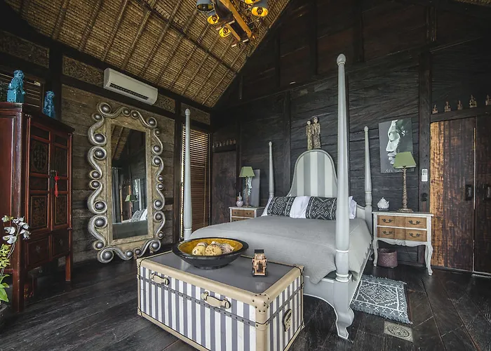 Absolute Beachfront Romantic Laut *