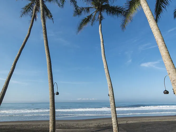 Absolute Beachfront Romantic Laut Hotel *