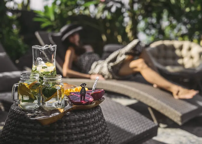 Absolute Beachfront Romantic Laut Hotel